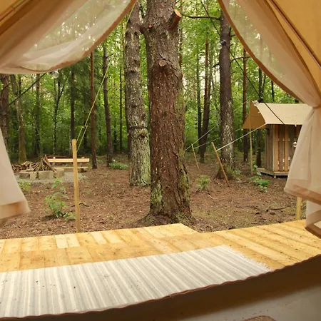 Luxusní stan Muhu Forest Camping Suuremoisa (Saaremaa)